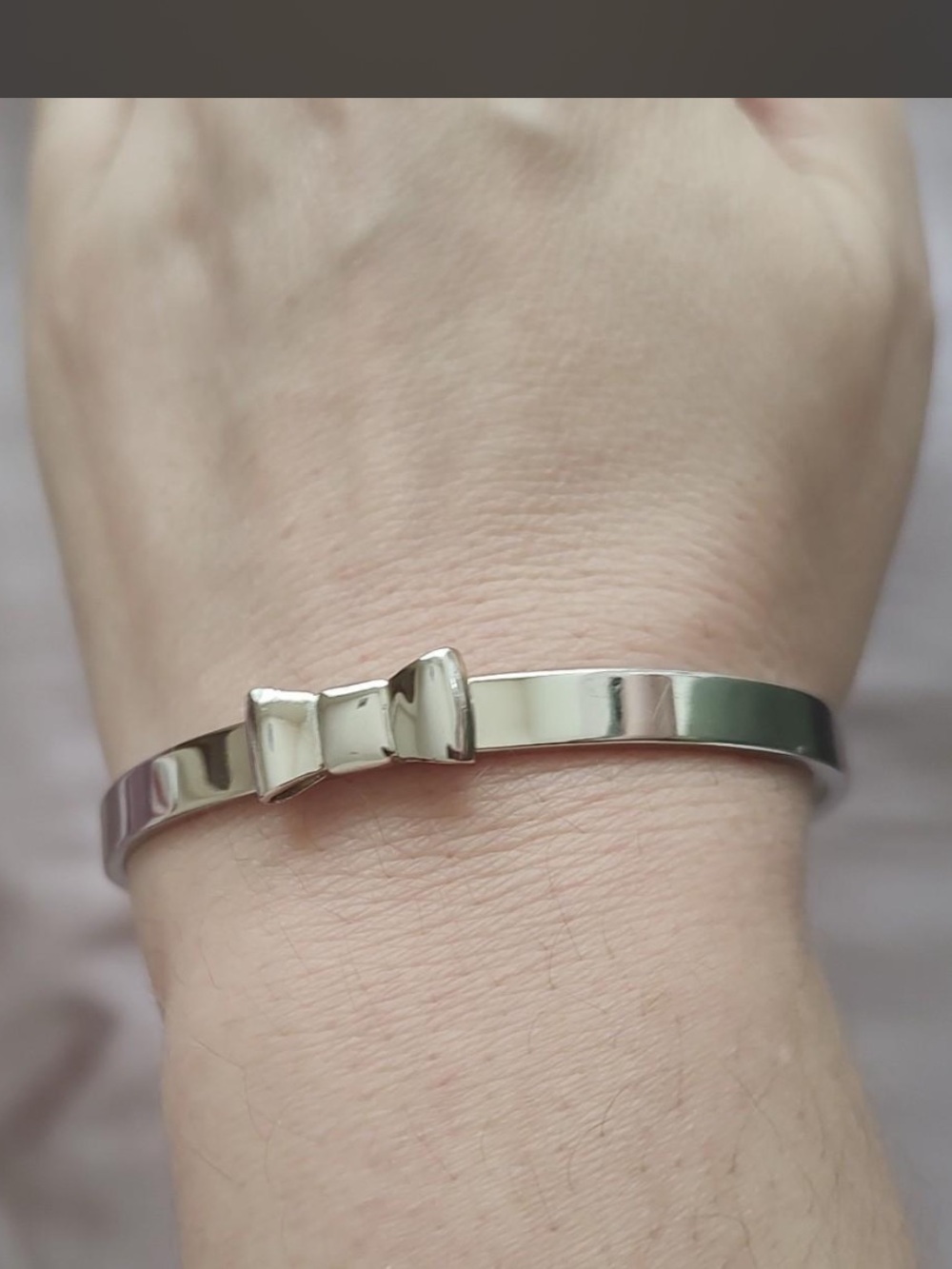 Kate Spade New York Silver Bow Bangle Bracelet ✨